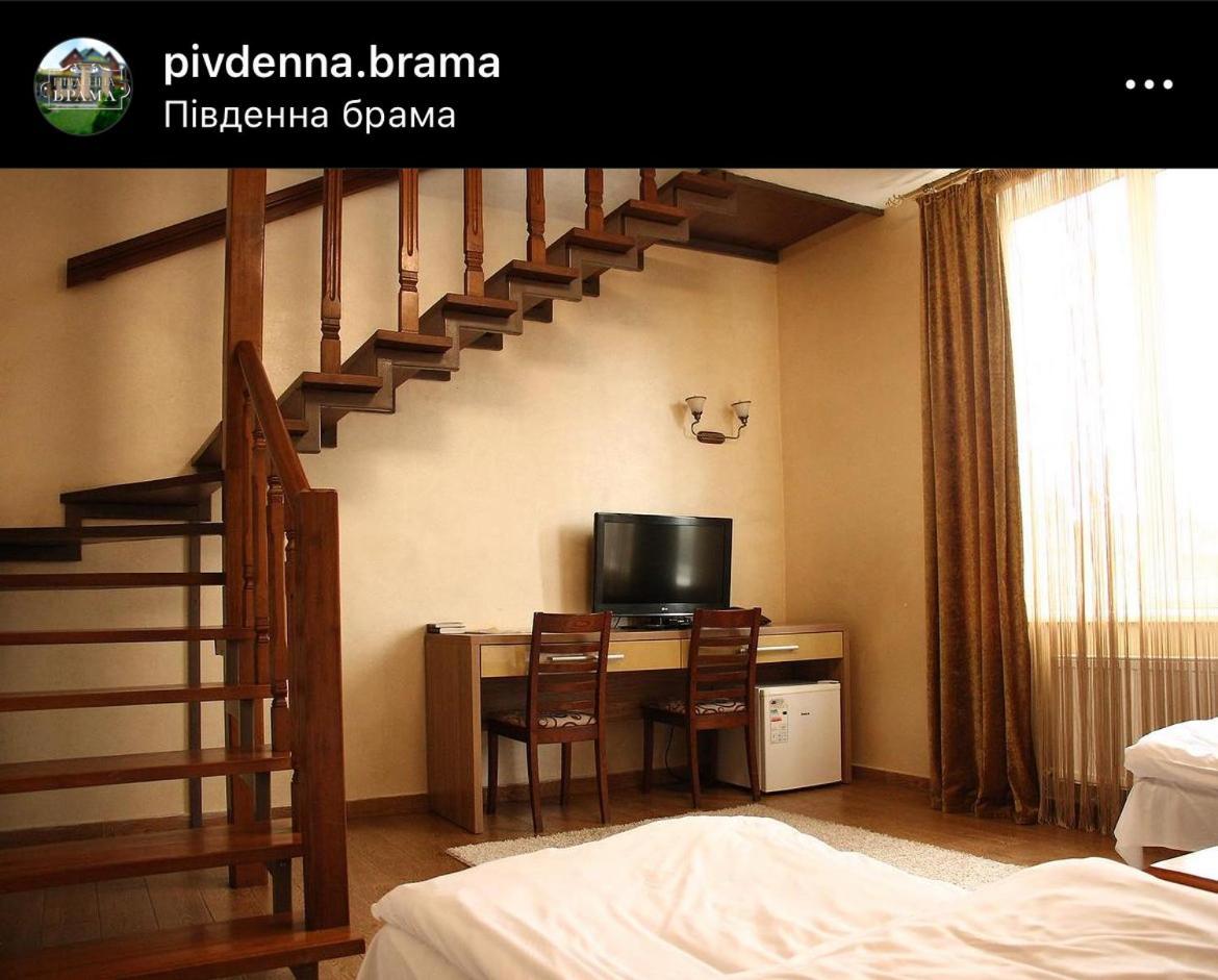 Pivdenna Brama Khmelʼnytsʼkyy Exteriör bild